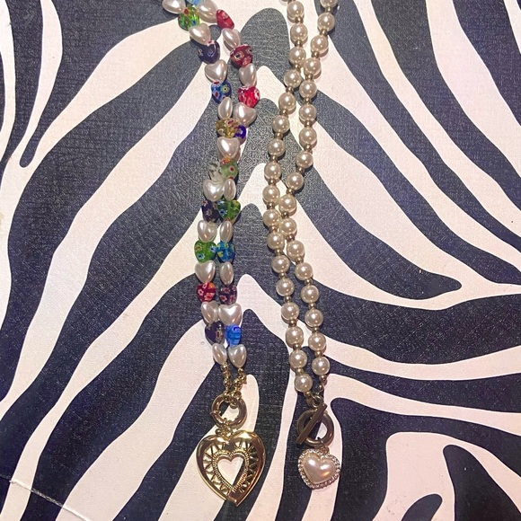 PACKAGE DEAL!!! 🤞🏽 Two beautiful pearl styled necklaces (INCLUDES A FREEBIE) - Picture 1 of 5